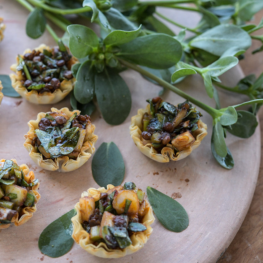 Green Purslane in small tarts on wooden tray