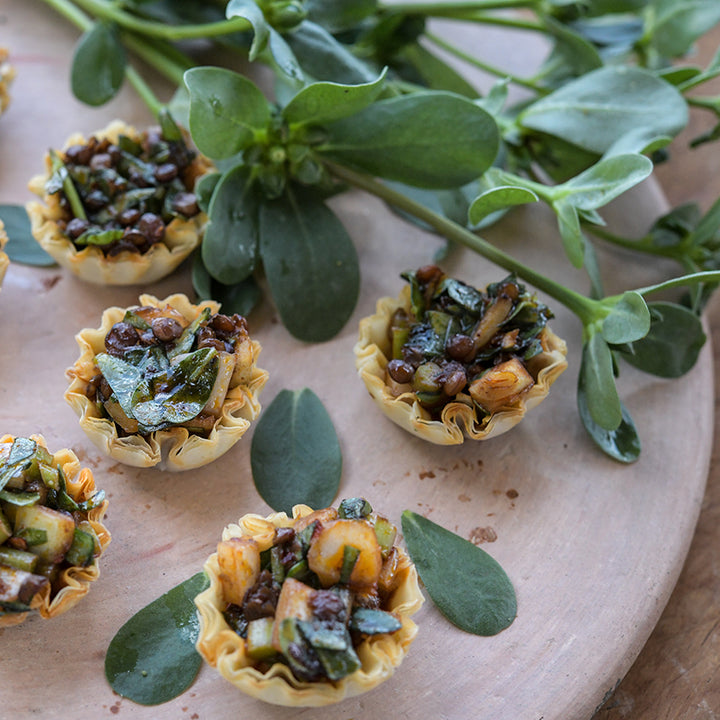 Green Purslane in small tarts on wooden tray
