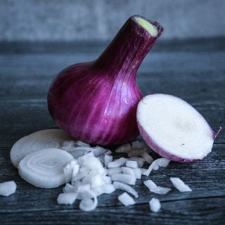 Wethersfield Red Onion with slices and dices.