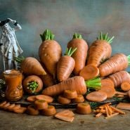 Chantenay Red Core Carrots with slices and juice.
