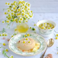 Zloty Lan Chamomile tea with a Panna Cotta recipe and a bouquet of chamomile on a light background.