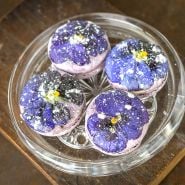 Lake of Thun Pansy topped cookies.