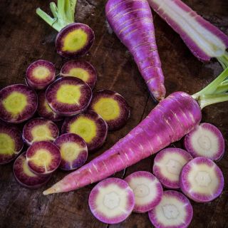 Gniff Carrot slices showing varying colors in the slices.