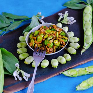 Broad Windsor Fava Bean recipe in abowl surrounded by beans,