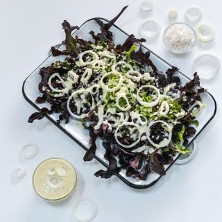 Round Tropea Onion rings in salad.