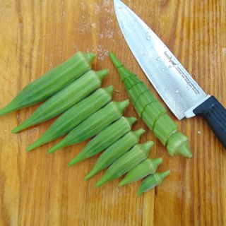 Heavy Hitter Okra pods in varying sizes, courtesy Ron Cook.