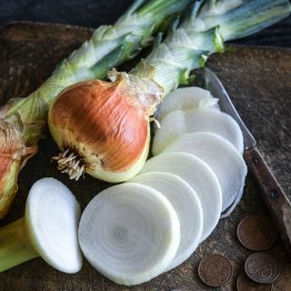 Australian Brown Onion slices.