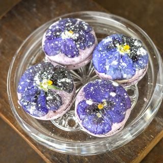 Lake of Thun Pansy topped cookies.