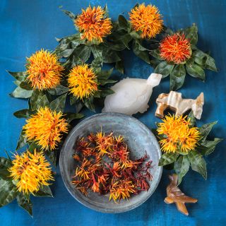 Corrales Azafran Safflowers around bowl of petals with dark background